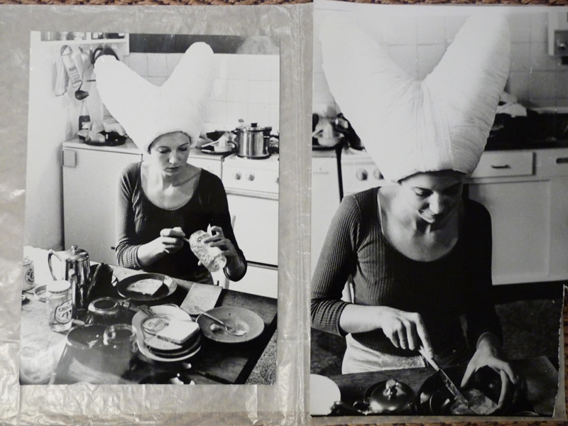 Ulrike Rosenbach, „Hauben in der Küche", 1973