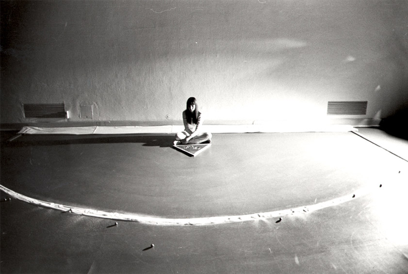 Ulrike Rosenbach, Die einsame Spaziergängerin, 1979